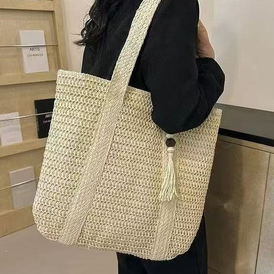 Handbag Made of Natural Weave with Decorative Tassel Detail Stornfield