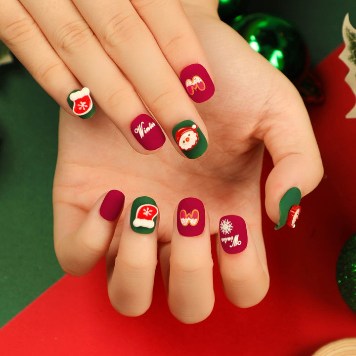 Christmas nail art with festive design Stornfield