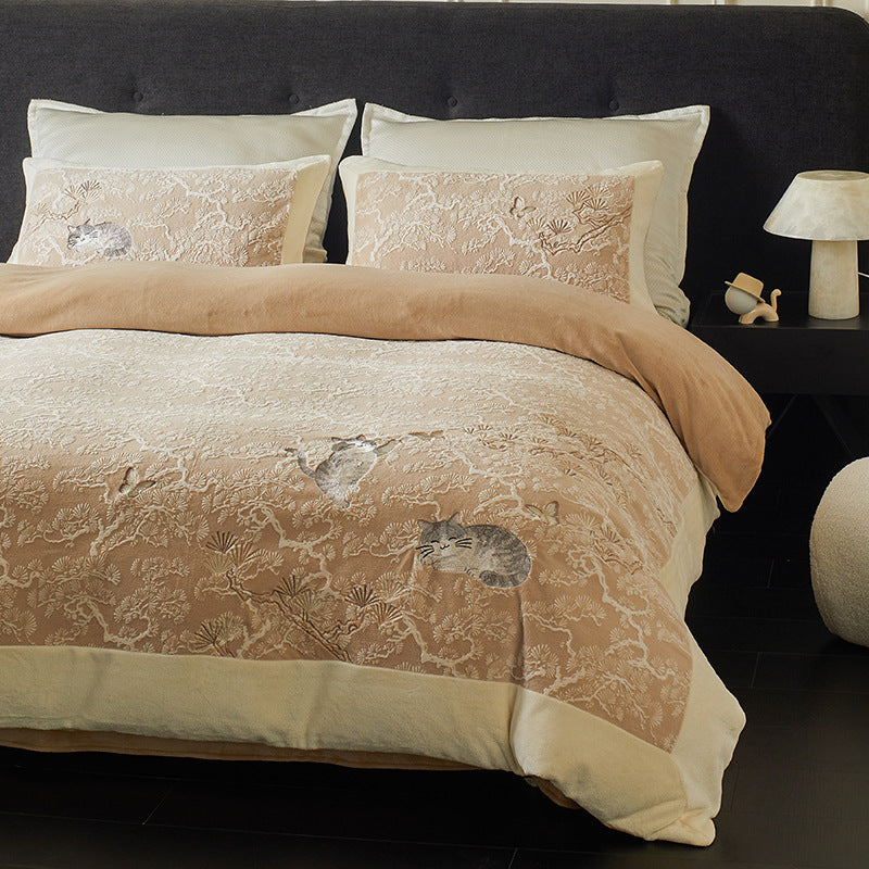 Velvet reversible bedding set with embossed feather pattern and plush border