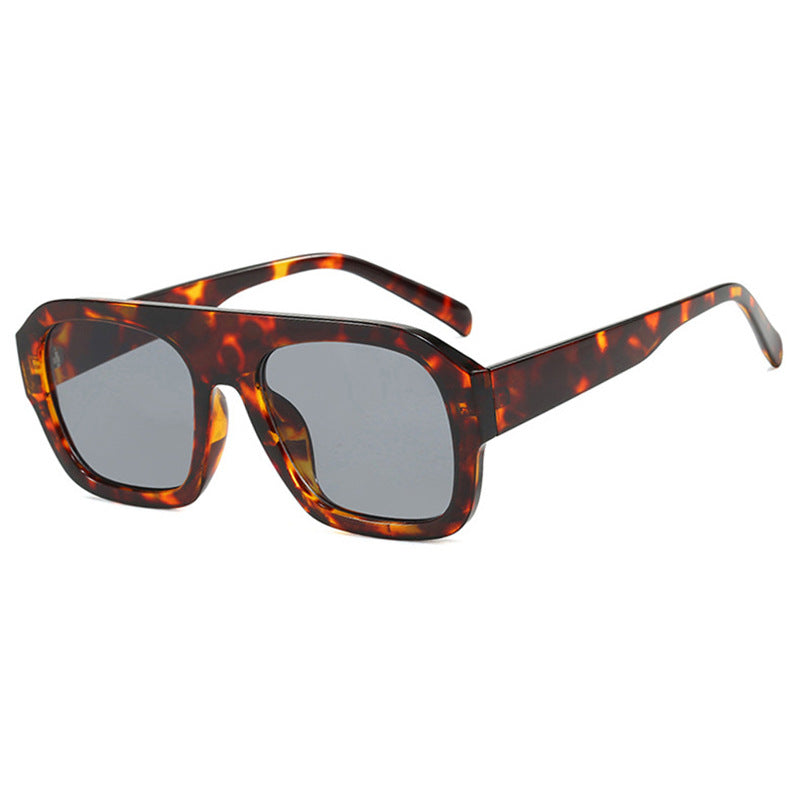Women's fashionable sunglasses with a sturdy frame and wide lenses Stornfield