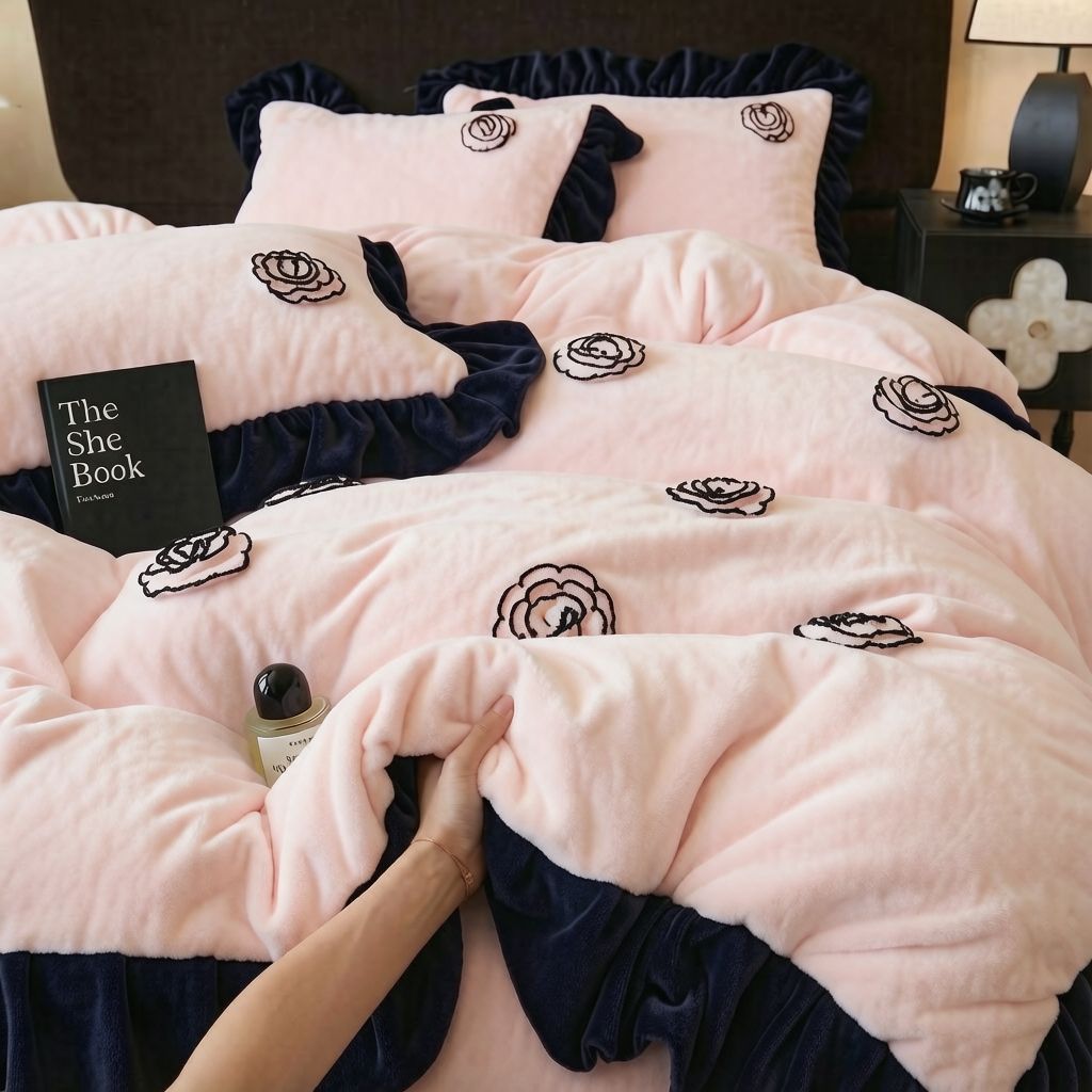 Elegant Floral Motif Plush Blanket