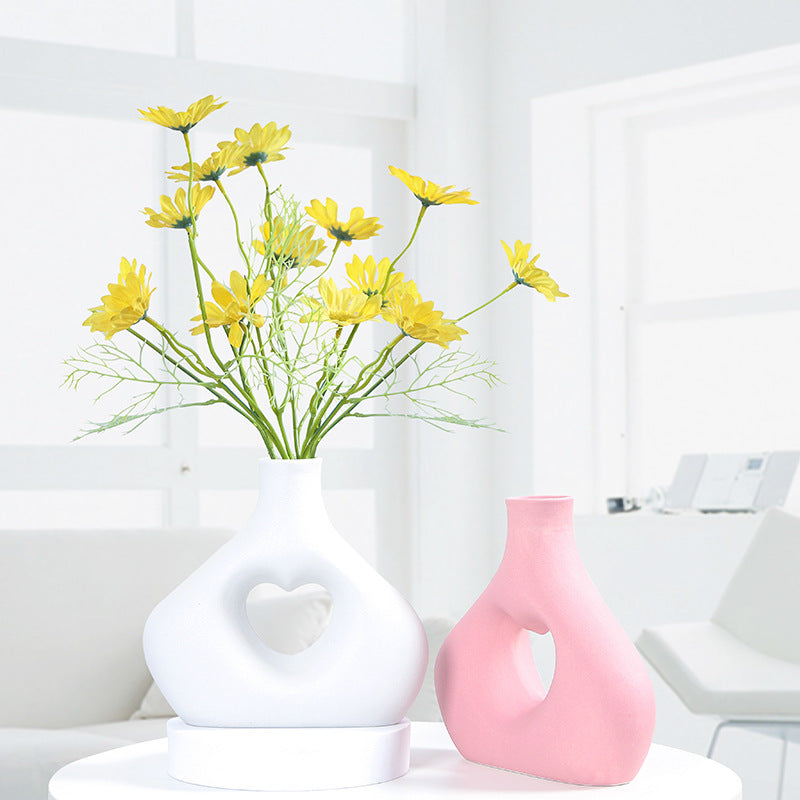 Heart-Shaped Decorative Ceramic Vase Stornfeild