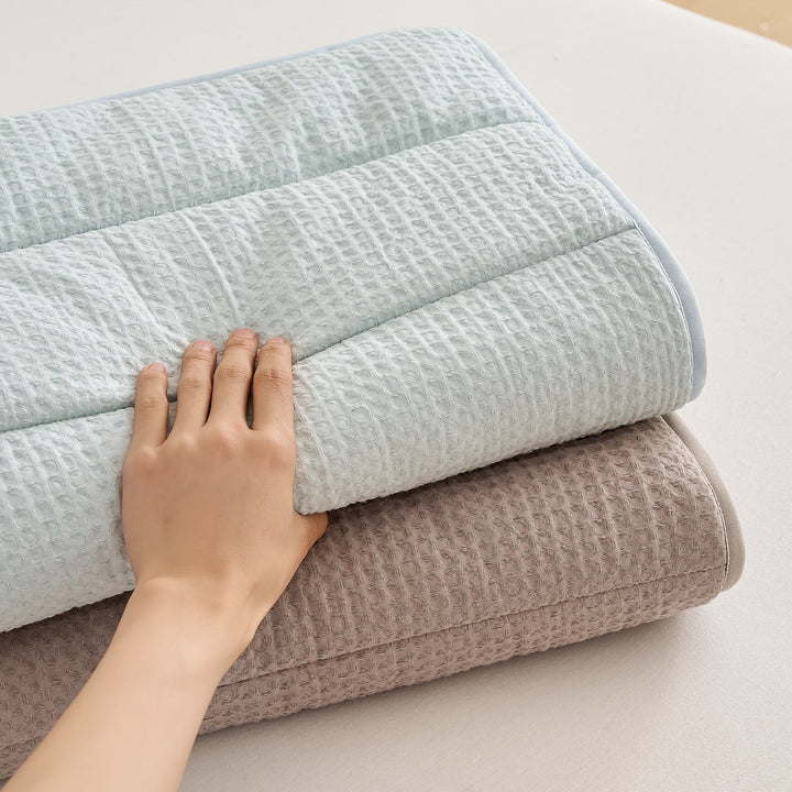 Breathable neck support with texture Stornfield