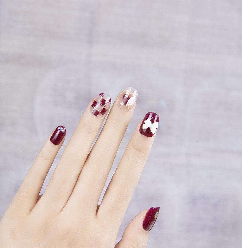 Elegant Nail Art with Gloss Finish Stornfield