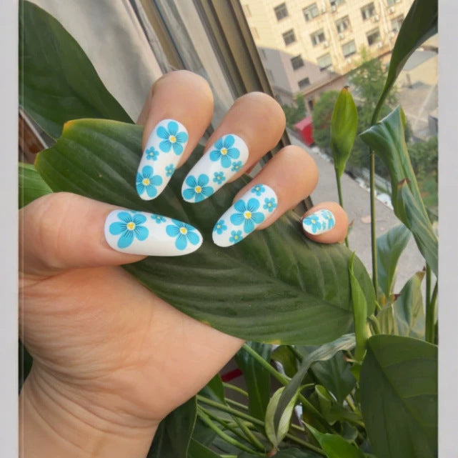 Artistic Almond-Shaped Press-On Nails Set with Metallic Accents Stornfield