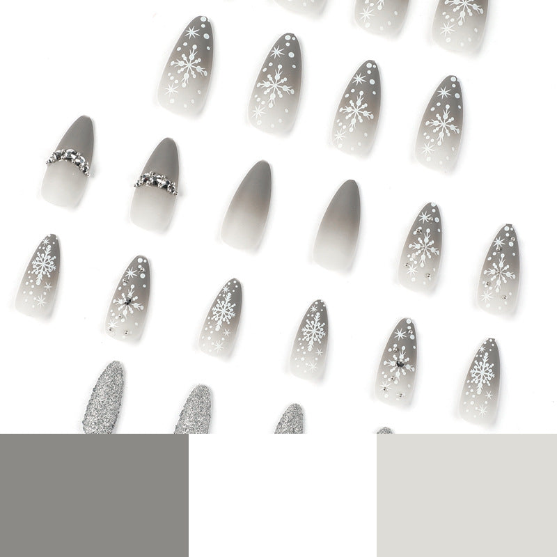 Glamorous nail art with snowflake design Stornfield