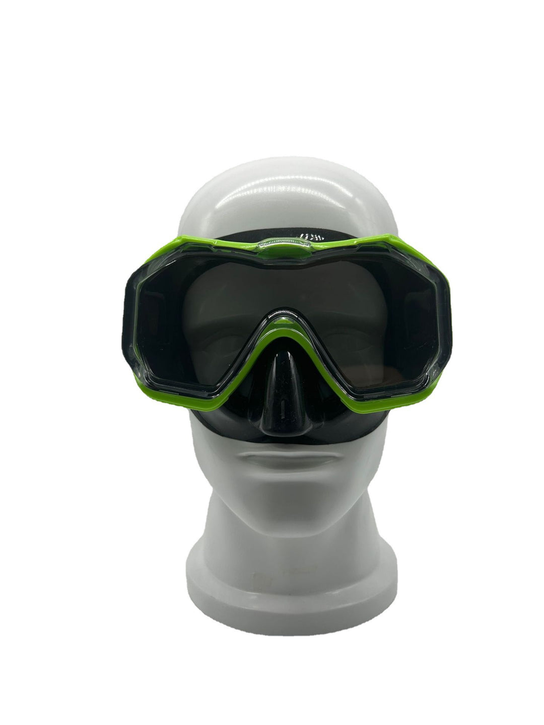 Diving mask with wide field of vision and anti-fog technology Stornfield