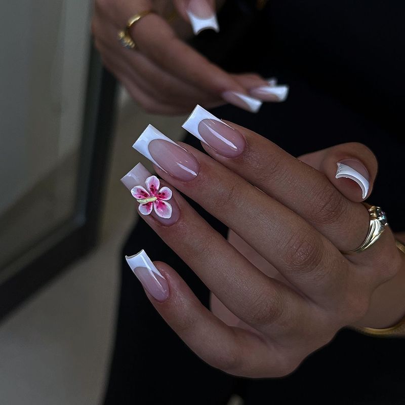 Elegant Floral-Embellished Press-On Nail Set Stornfield