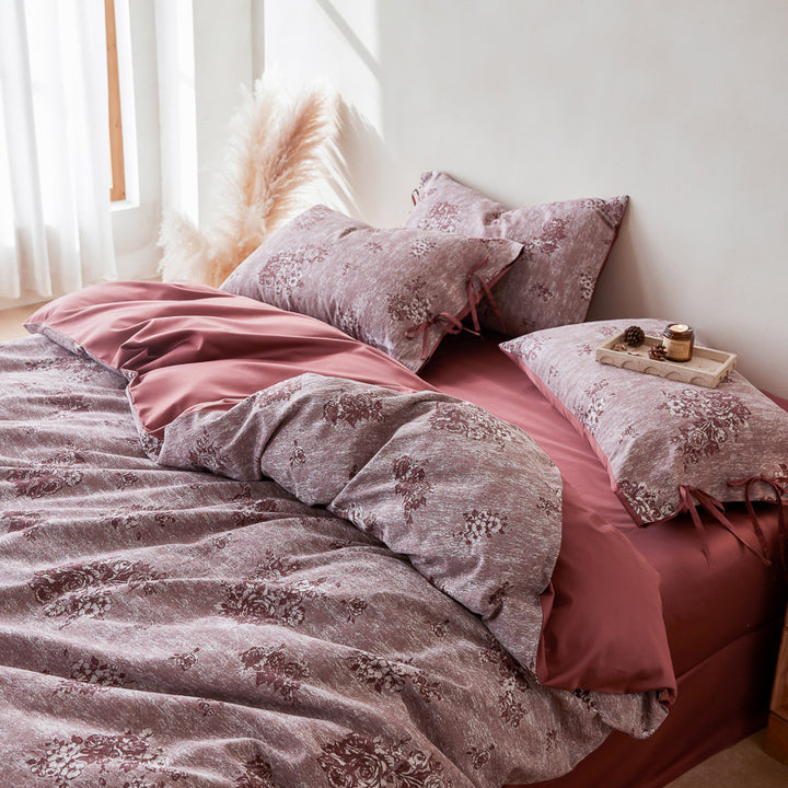 Reversible cotton satin bedding set with floral jacquard and ties