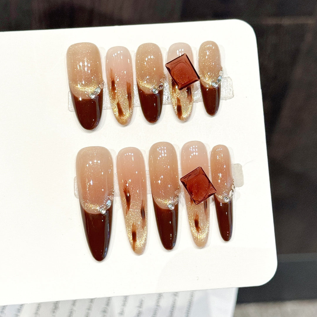 Luxurious Press-On Nail Art Set with Glittering Accents