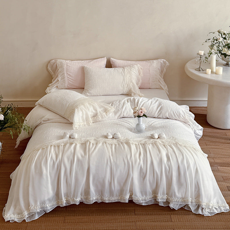 Romantic bedding set with ruffles and lace trim