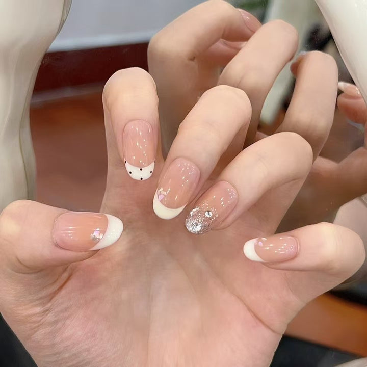 Elegant French Tip Decorative Nail Extensions