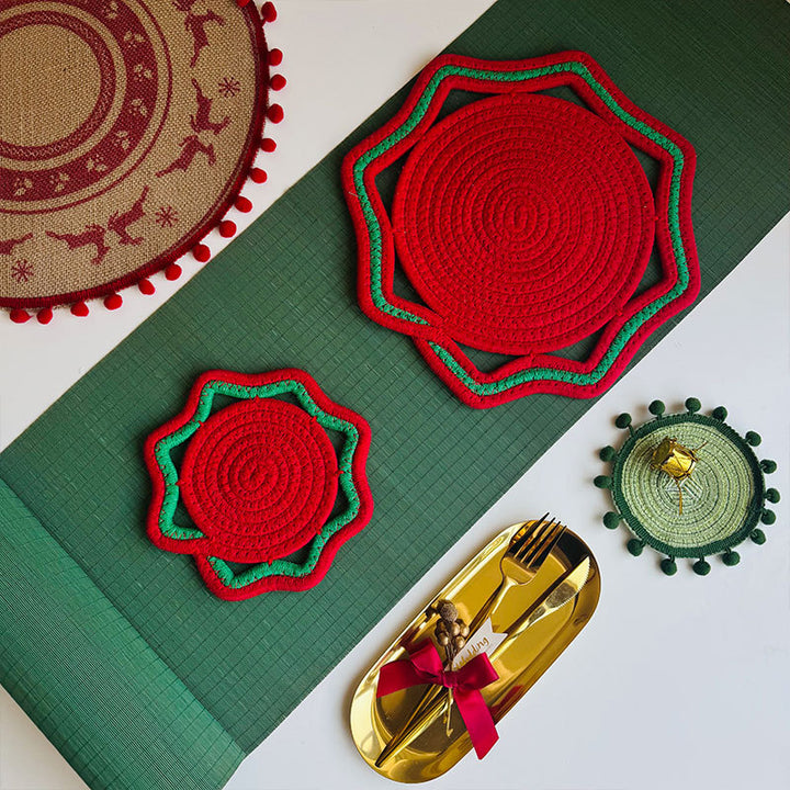 Braided cotton placemat with wavy edge and decorative contrast border