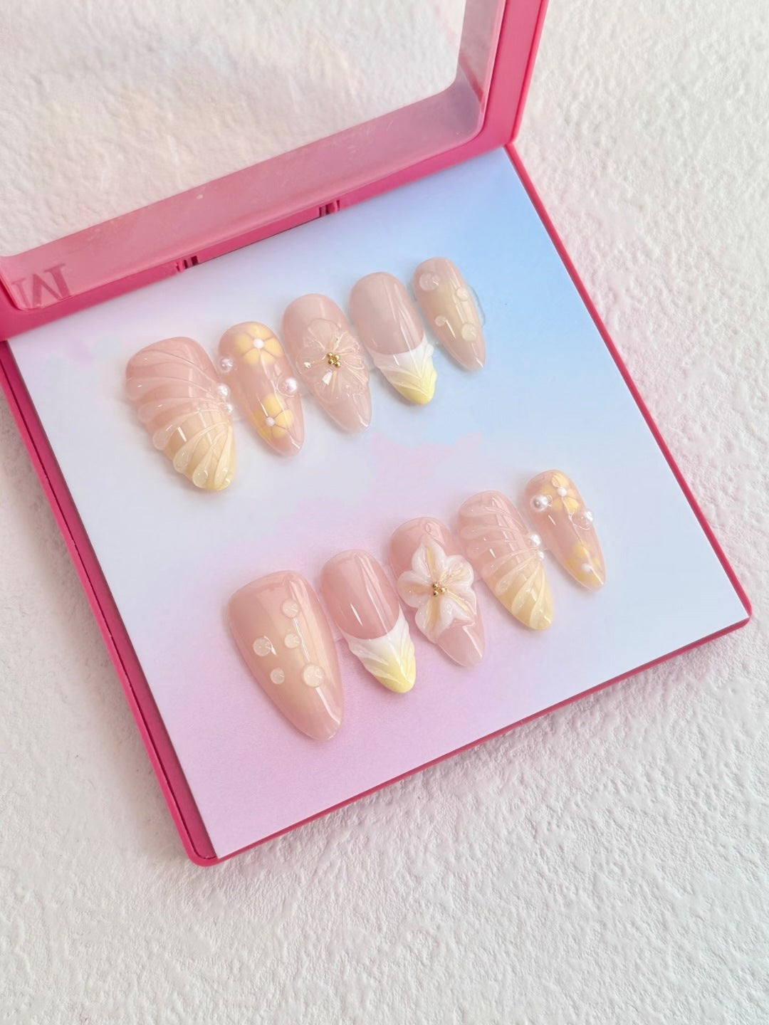 Decorative Press-On Nail Art Set with Floral and Pearl Accents