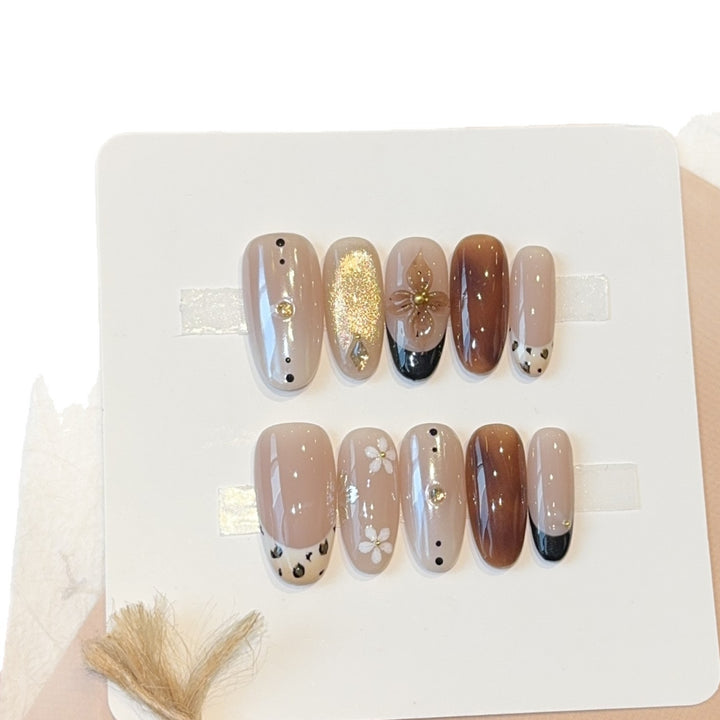 Artificial Nails in Elegant Pastel Look with Floral Accents Stornfield