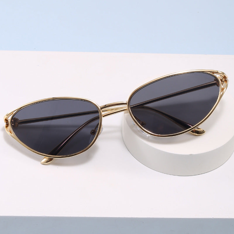Trendy Cat-Eye Sunglasses with Metallic Frame Stornfield