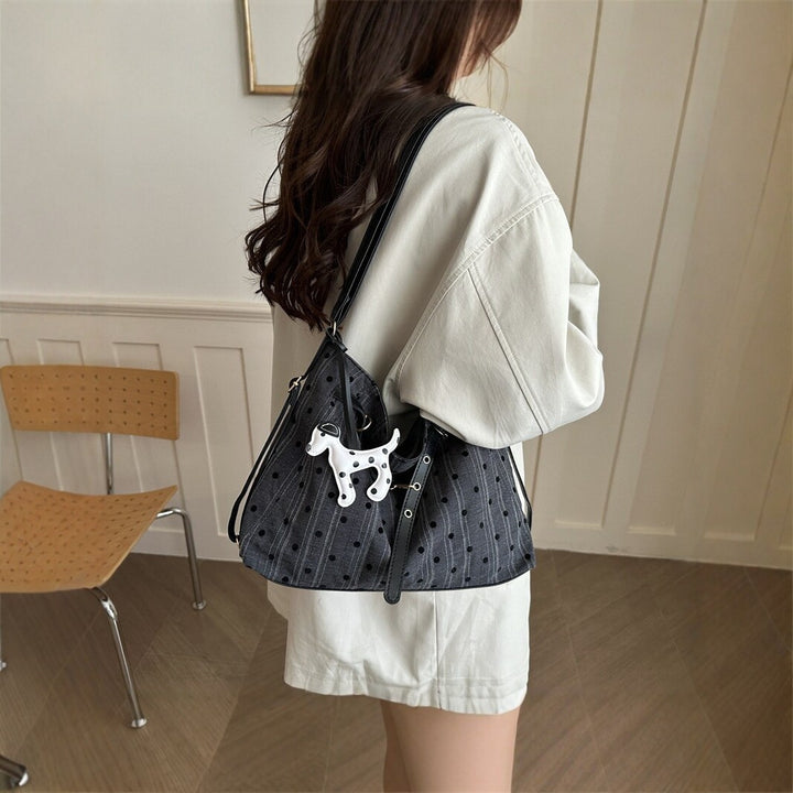 Sleek and Functional Shoulder Bag