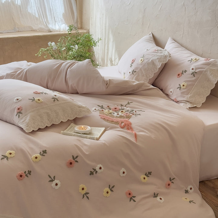 Cotton-Sateen Embroidered Scalloped Lace-Trim Duvet Cover Set with Garden Motif & Pillow Shams