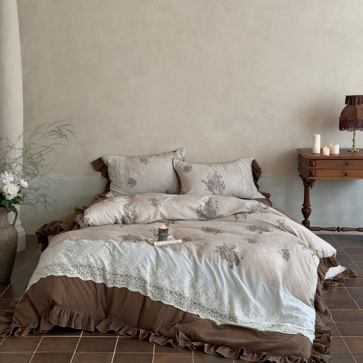 Bedding set in vintage look made of cotton-linen with lace trim and ruffle