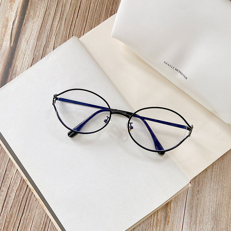 Round Sunglasses with Golden Accents Stornfield