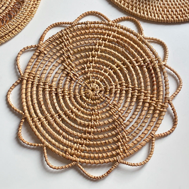 Ladies Elegant handcrafted rattan underlay Stornfield