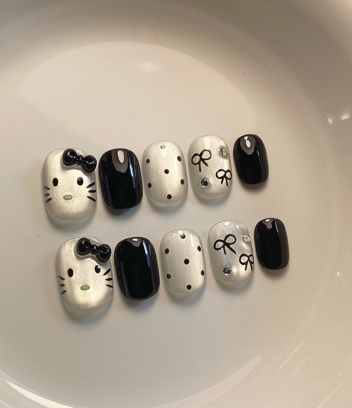 Artistic Press-On Nail Art Set with Star and Grid Designs