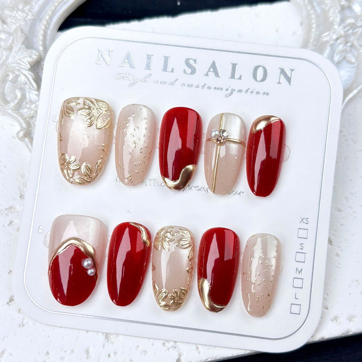 Artificial nails with elegant gold accent Stornfield