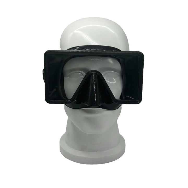 Diving mask with maximum field of view and comfortable silicone rim Stornfield
