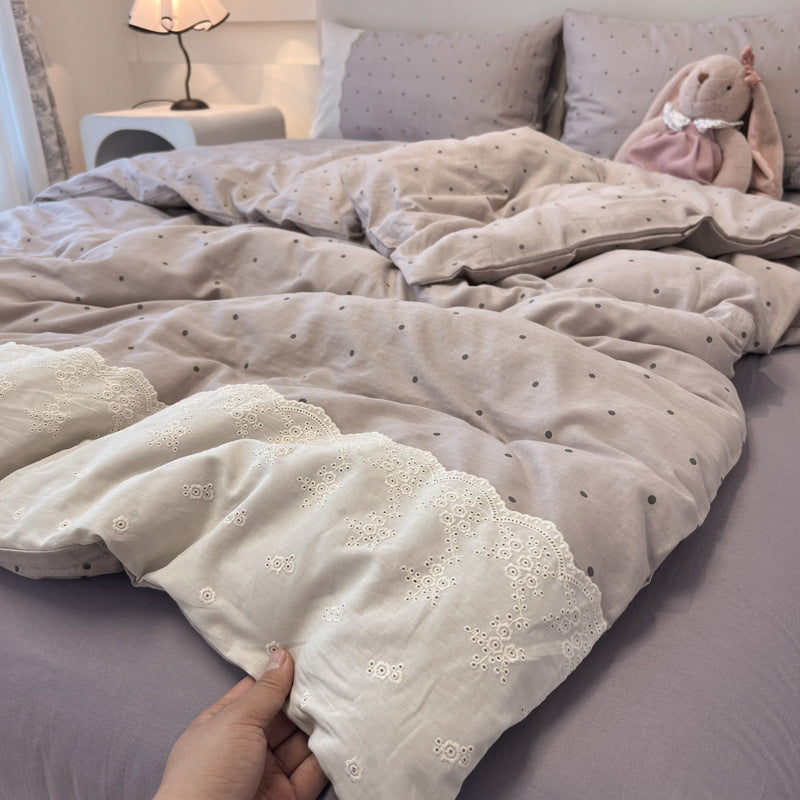 Elegant Bow Patterned Quilt Set