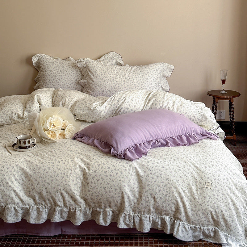 Country house bedding set made of cotton percale with fine allover floral pattern, ruffle and reversible function