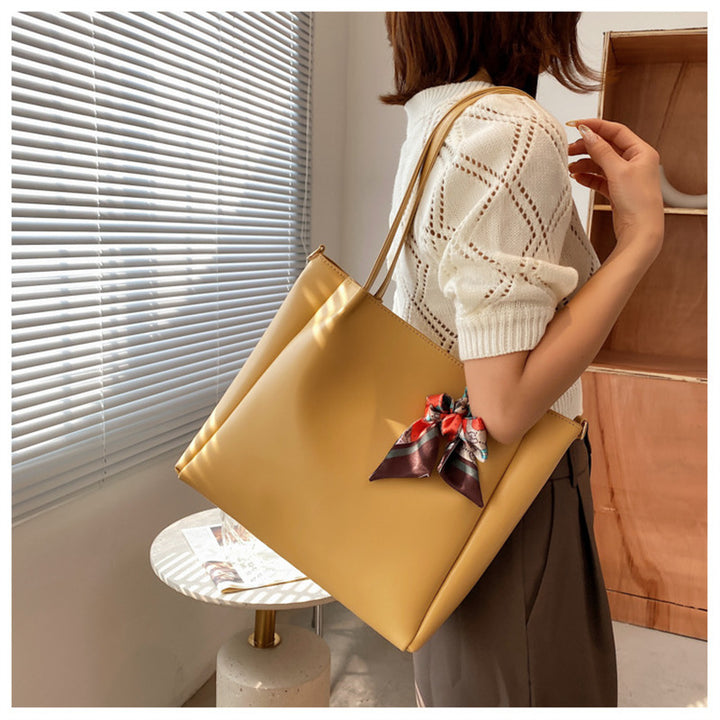 Modern Handbag with Adjustable Shoulder Strap Stornfield