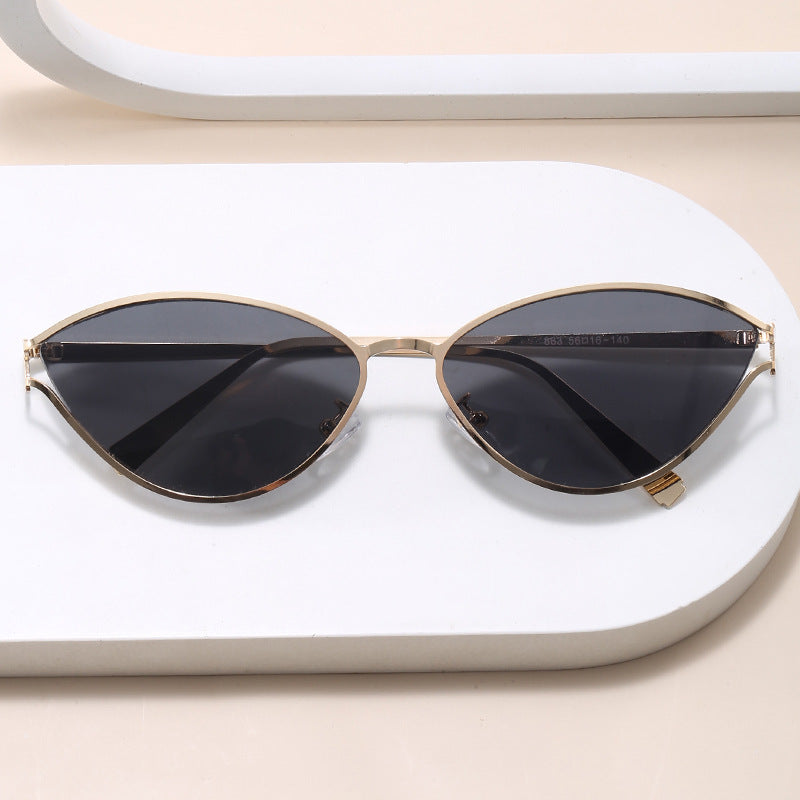 Fashionable Cat-Eye Sunglasses with Thin Metal Frame Stornfield