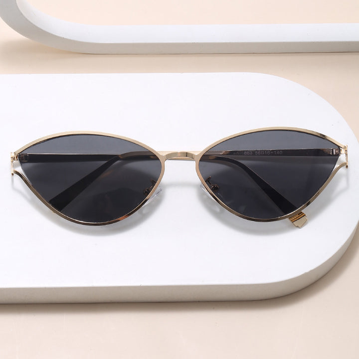 Fashionable Cat-Eye Sunglasses with Thin Metal Frame Stornfield