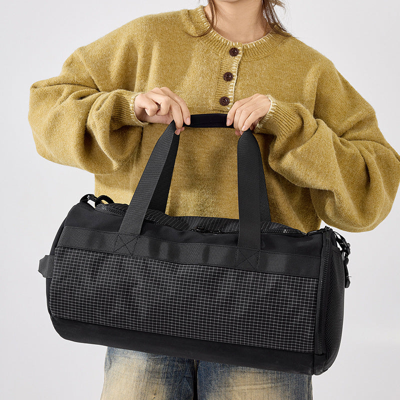 Practical sports and travel bag with ergonomic details Stornfield