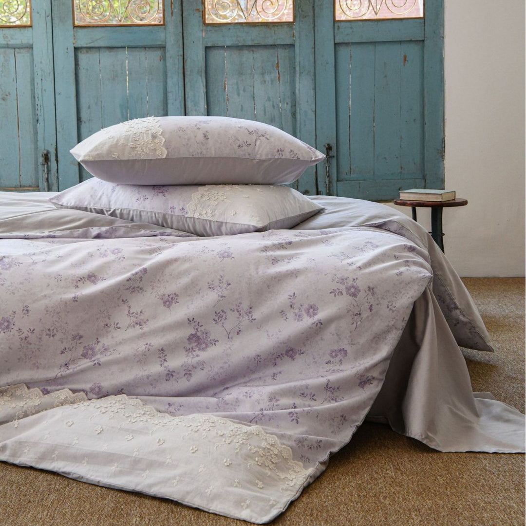 Luxurious cotton satin bedding set with floral all-over pattern, delicate lace and reversible feature