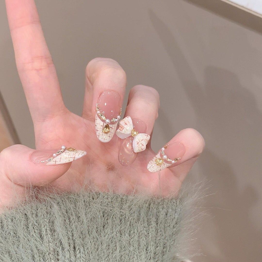 Artificial nails with elegant accents and rhinestone embellishments Stornfield