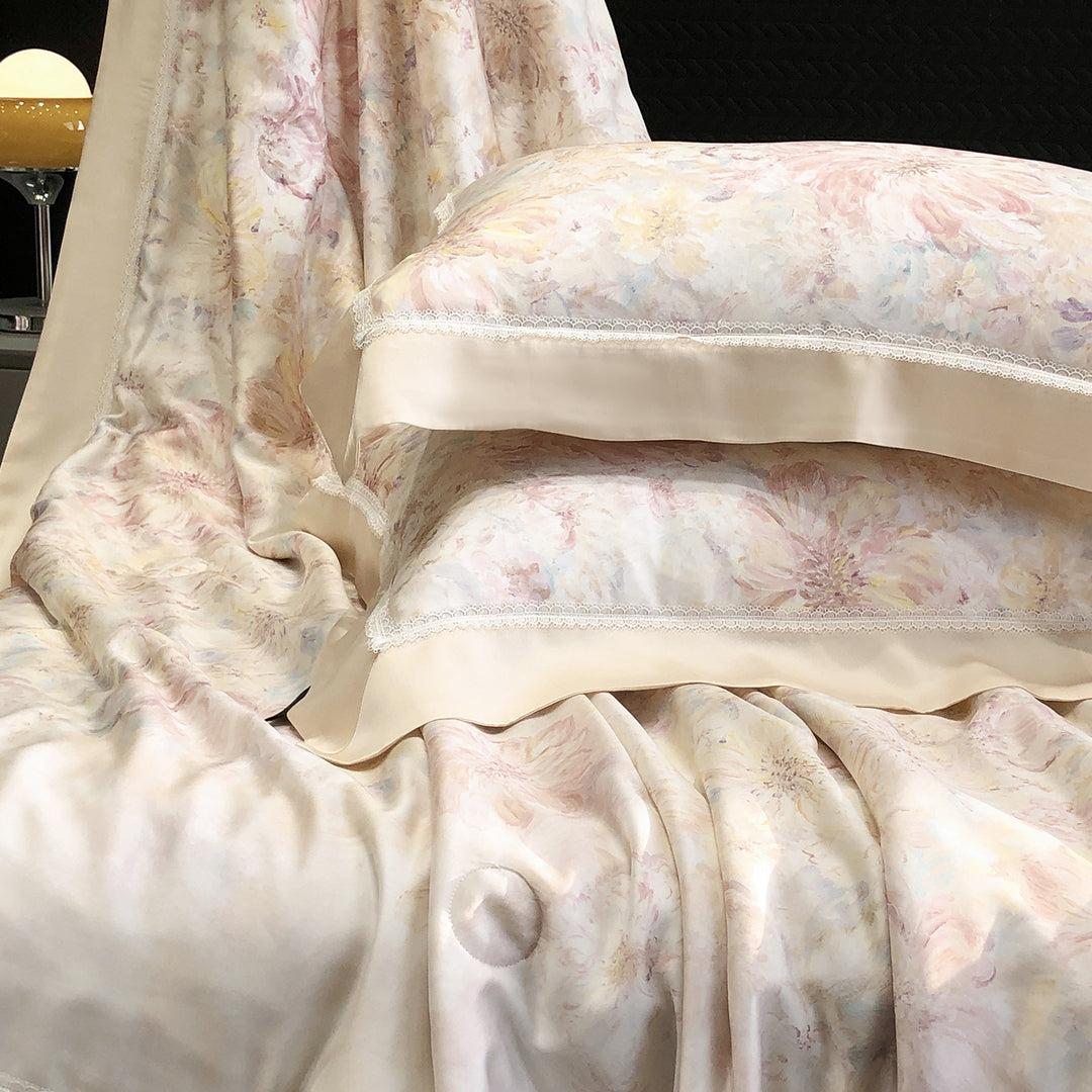 Pillowcase set made of cotton satin with delicate lace trim and satin piping