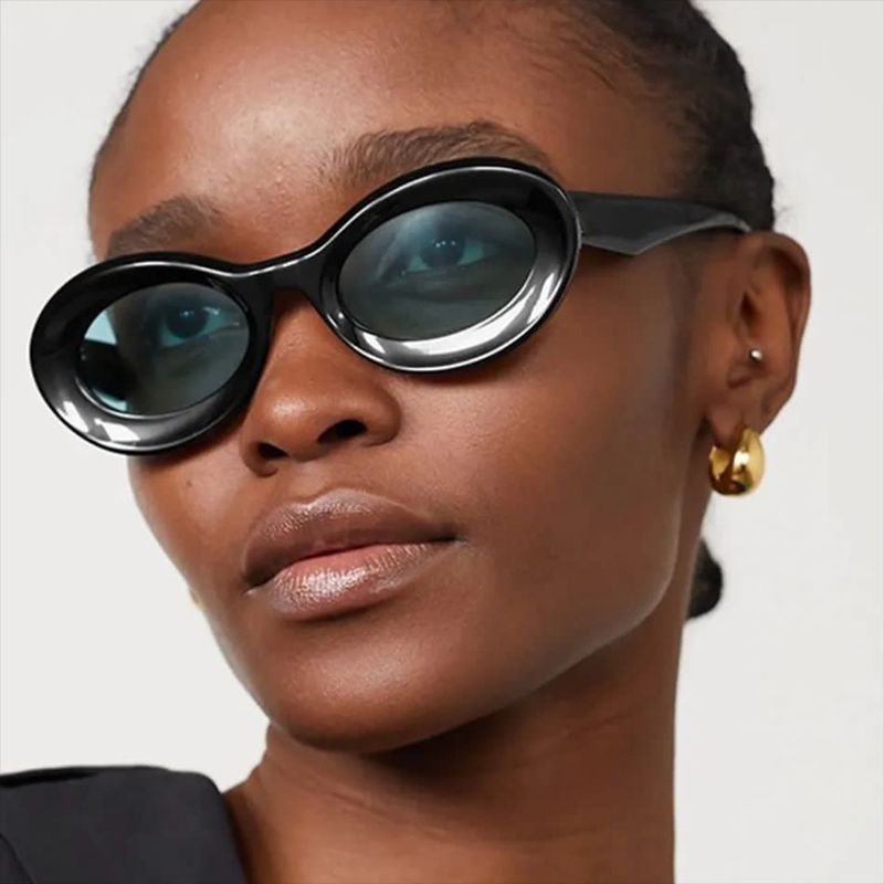 Women's oval sunglasses with modern lenses Stornfield