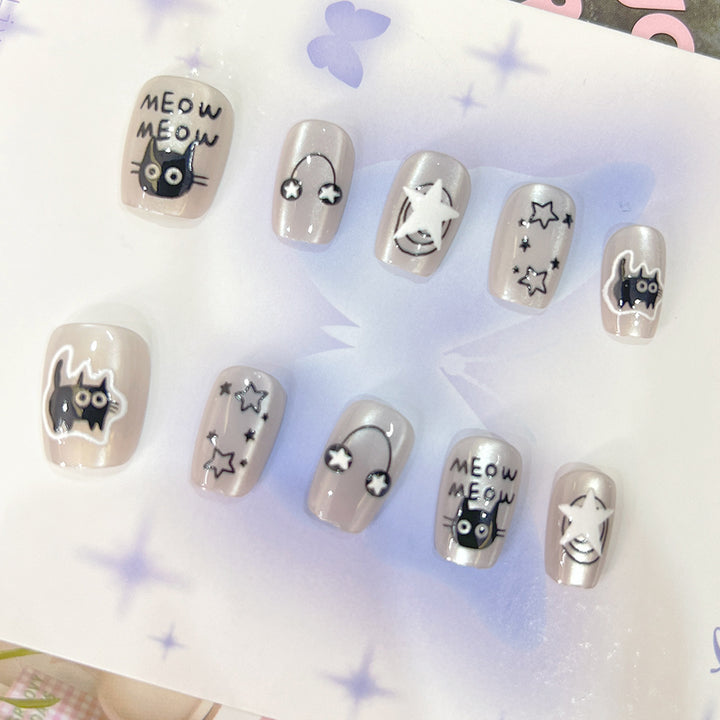 Playful nail art with cat motifs Stornfield