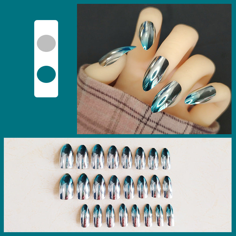 Creative artificial nails in modern gradient design Stornfield