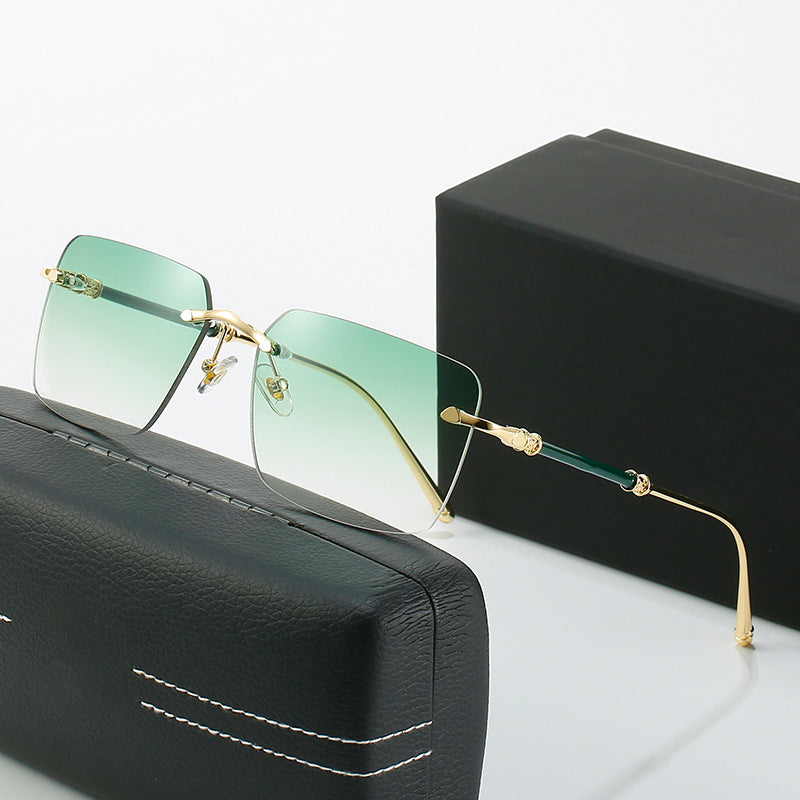 Women's fashionable sunglasses with square frame and luxurious accents Stornfield