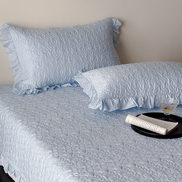 Quilted Ruffled-Edge Bedspread and Pillow Sham Set