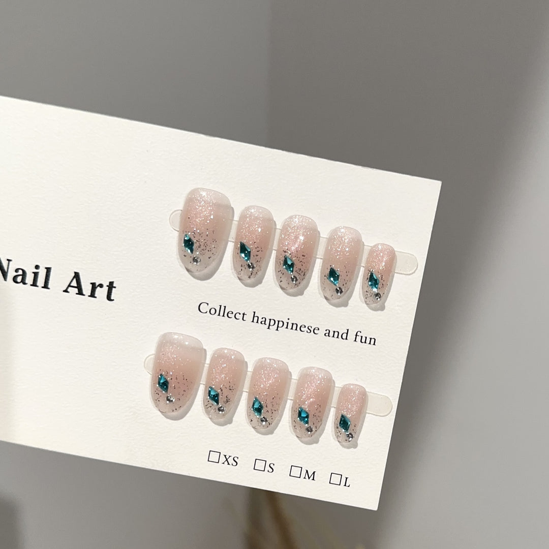 Glamorous Press-On Nail Art Set