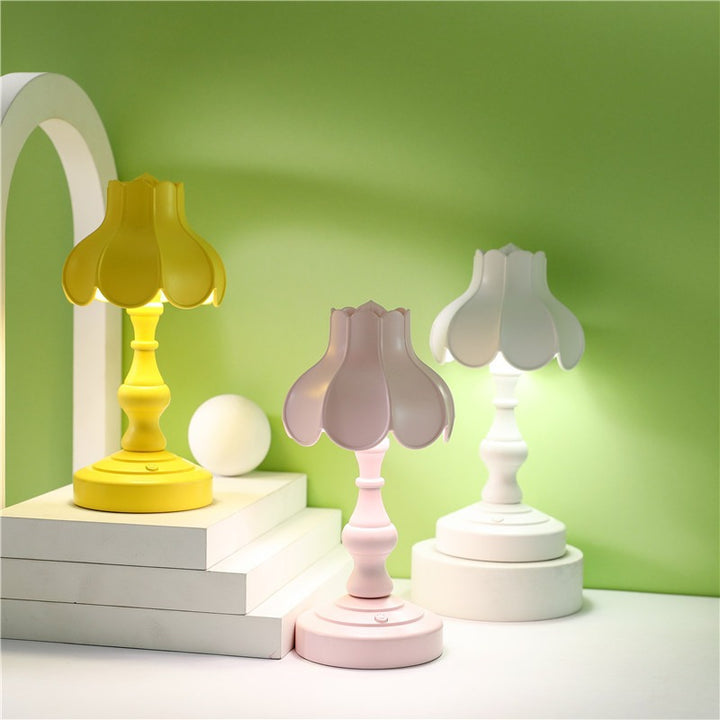 Unisex Decorative Table Lamp in Flower-Shaped Design Stornfield