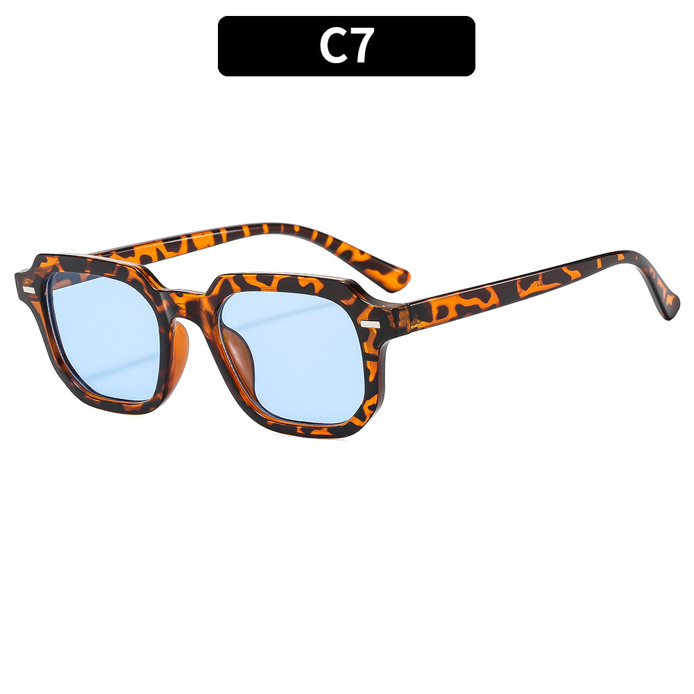 Fashionable Bold Frame Sunglasses