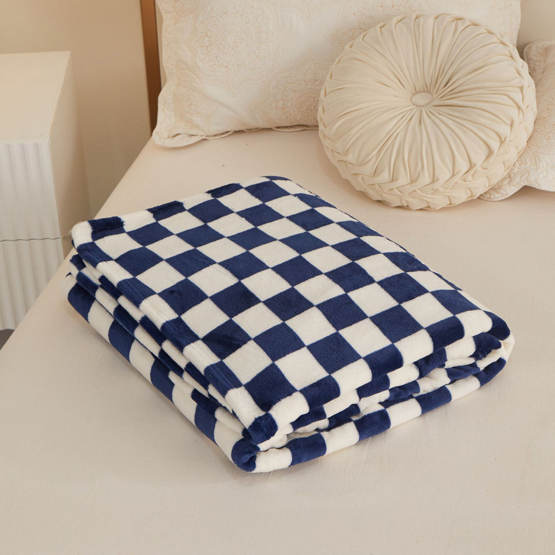 Cozy Checkered Fleece Blanket