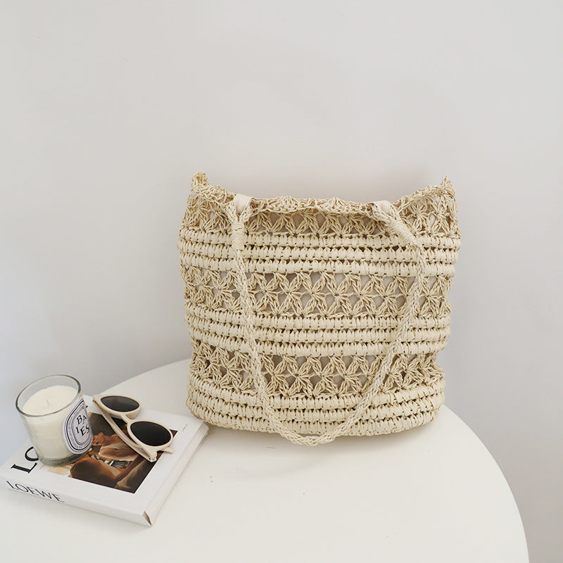 Hand-knotted beach bag in modern mesh design Stornfield