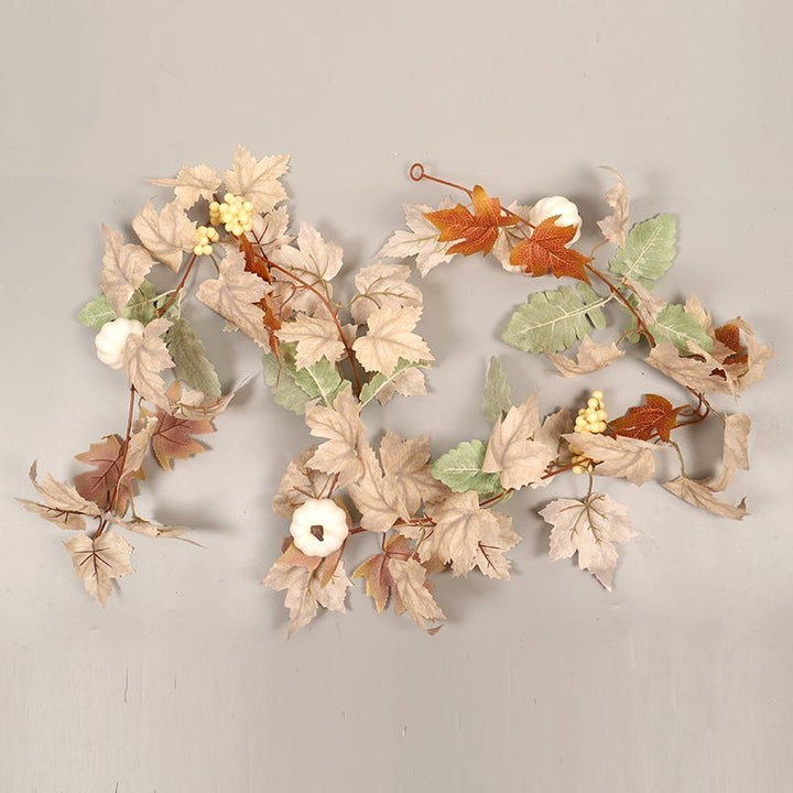 Autumn-Themed Decorative Leaf Garland