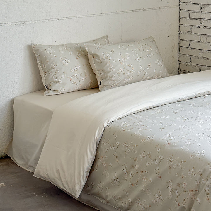 Bedding set made of cotton satin with reversible cover, fine floral allover and silky touch