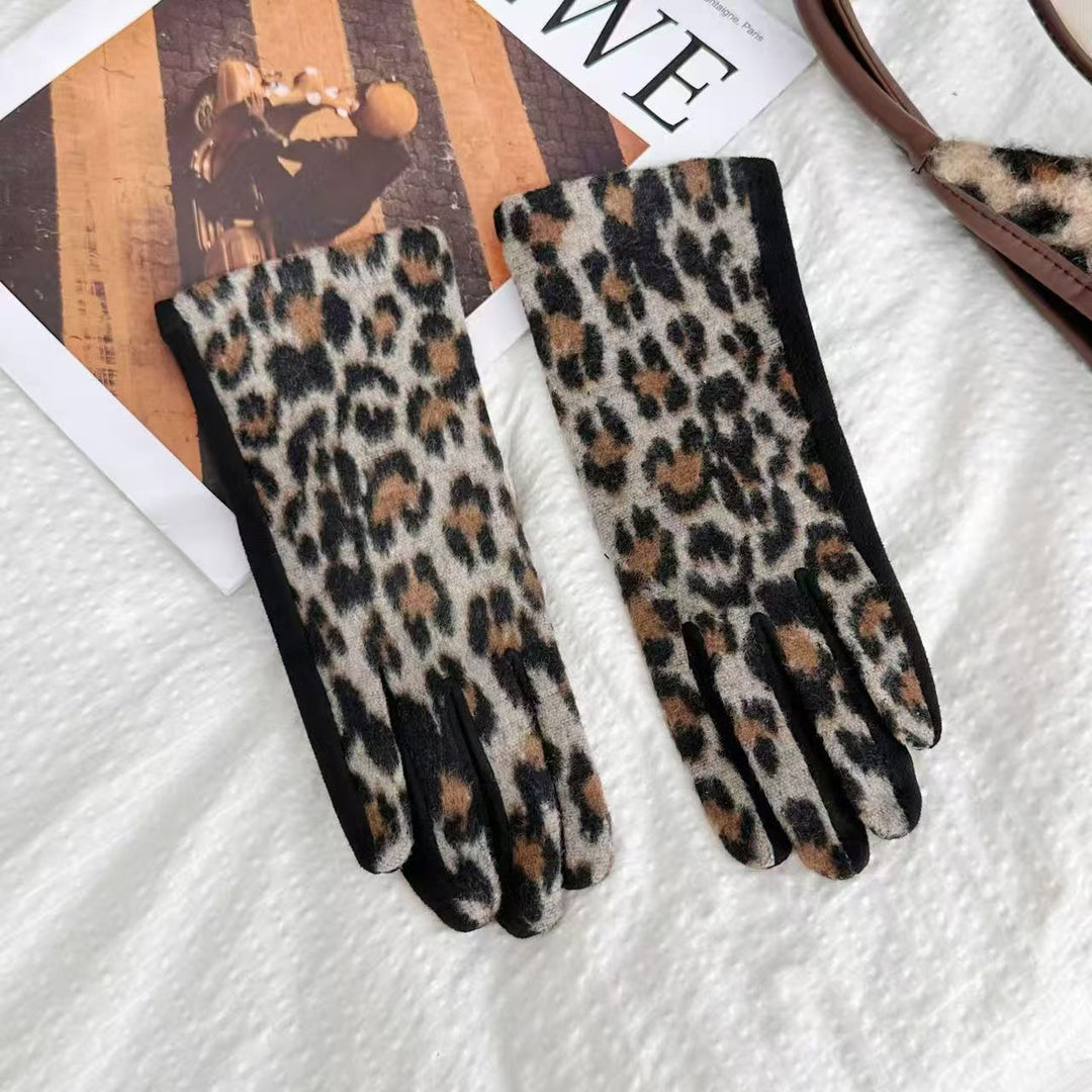 Elegant Leopard Print Touchscreen Gloves Stornfield
